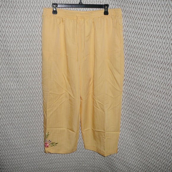 Embroidered Pull on Capri Cropped Pants plus size 20 NWT - Picture 7 of 8
